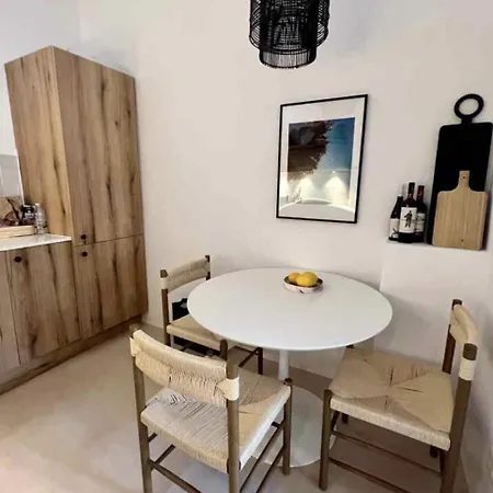 Filoi Rooftop Boutique House,5pax Villa *